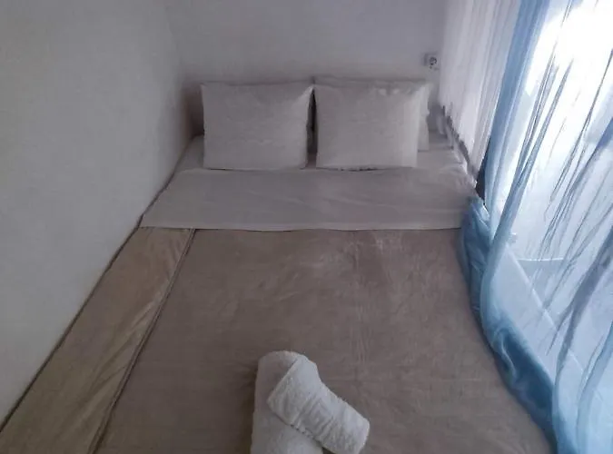 House Of Sun * Fánai